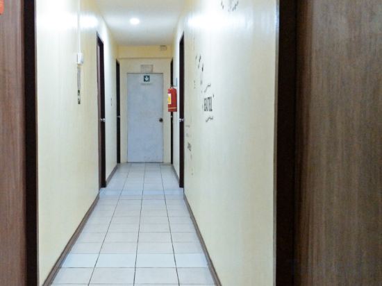 Фото RedDoorz near Baclay Drive Super Metro