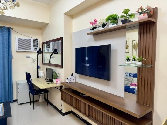 Hotel 1 Br Vacation Rentals in Pasay, View, Pool, PetFriendly, Earth, photo