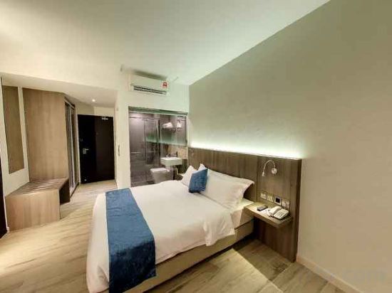 Фото Flora by Crossroads Hotel