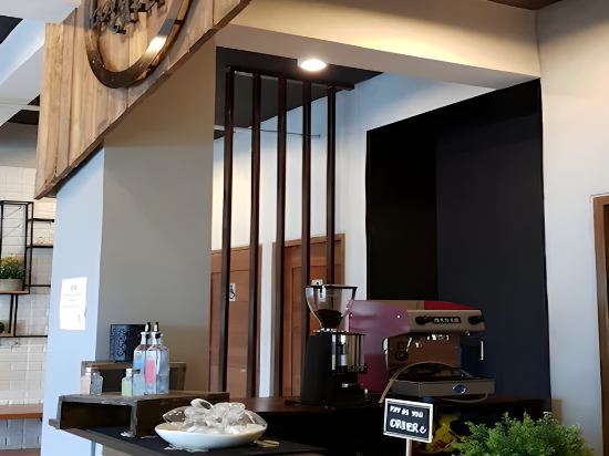 Фото Governor Forbes Inn