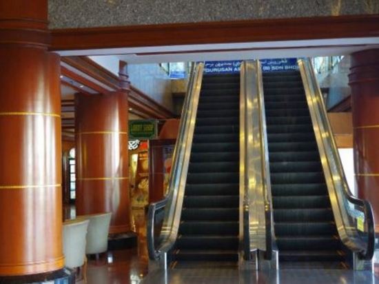 Фото The Centrepoint Hotel