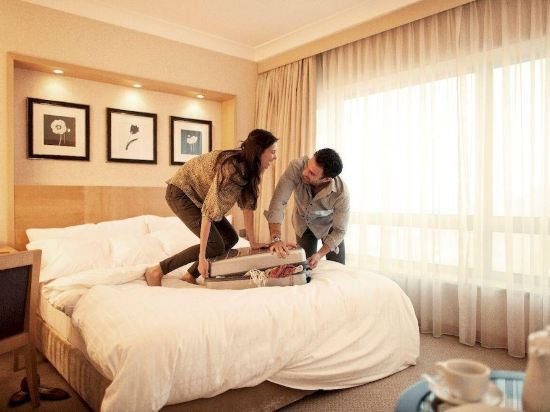 Фото DoubleTree by Hilton Hotel & Suites Victoria