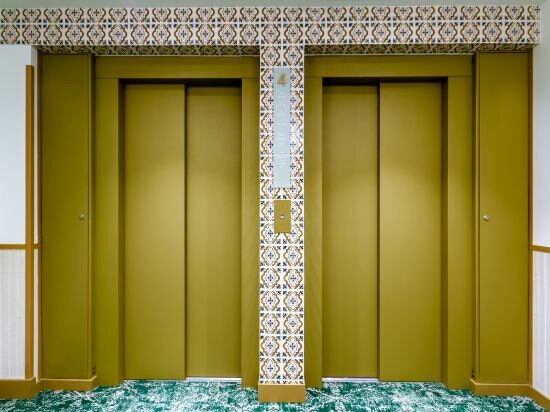 Фото The Emerald House Lisbon Curio Collection by Hilton