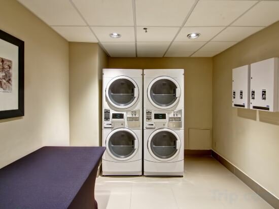 Фото DoubleTree by Hilton Hotel Toronto Downtown