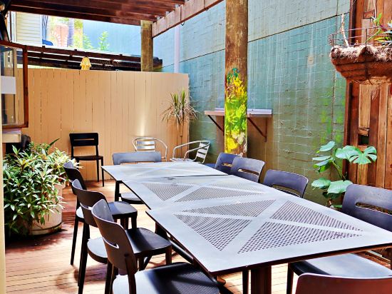 Фото Brisbane Manor Hotel