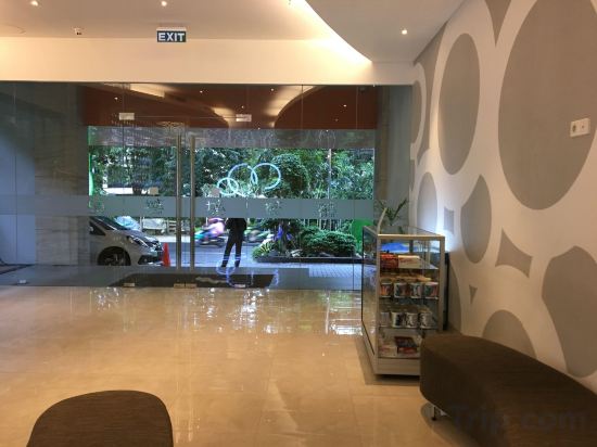 Фото Zest Jemursari by Swiss-Belhotel International