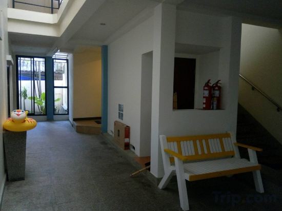 Фото Kamala Beachfront Apartment