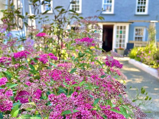 Фото St Davids Cross Hotel