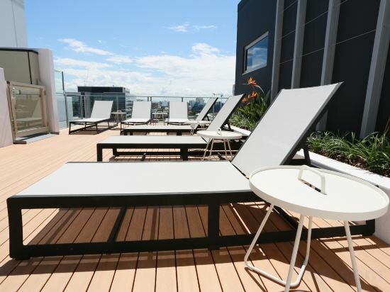 Фото Alex Perry Hotel & Apartments