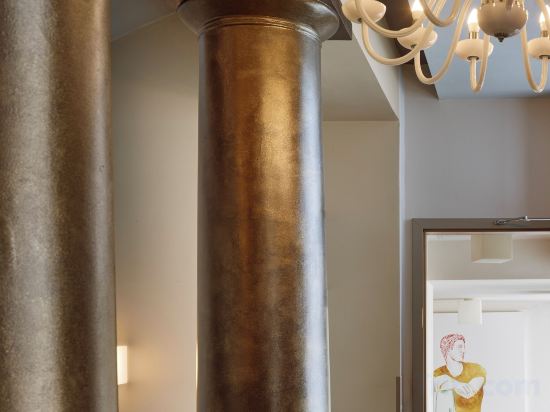 Фото The Icon Hotel & Lounge