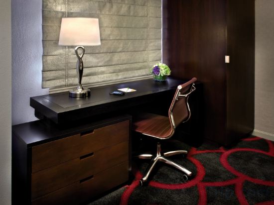 Фото Courtyard by Marriott Boston Downtown