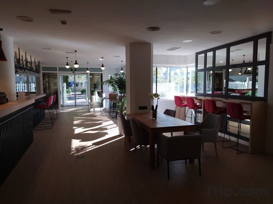 Фото Ramada by Wyndham Madrid Tres Cantos