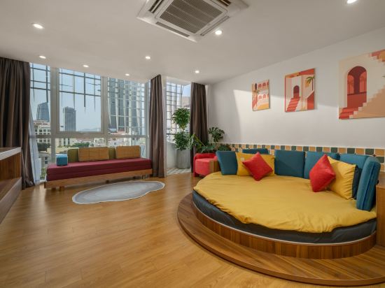 Фото Q Hotel & Apartment