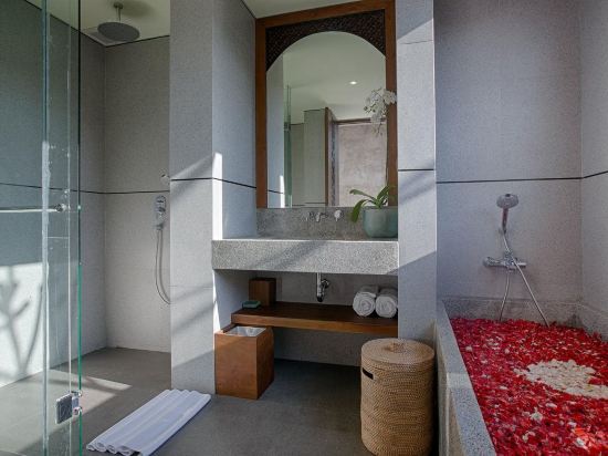 Фото Taman Dharmawangsa Suites