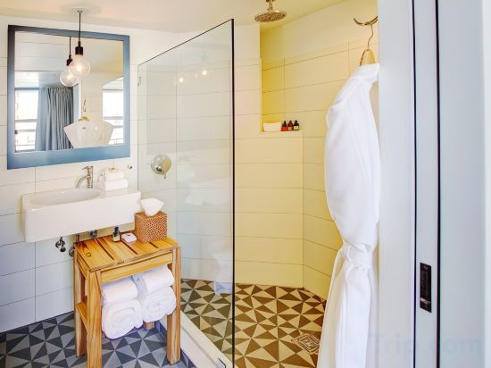 Фото The Boro Hotel