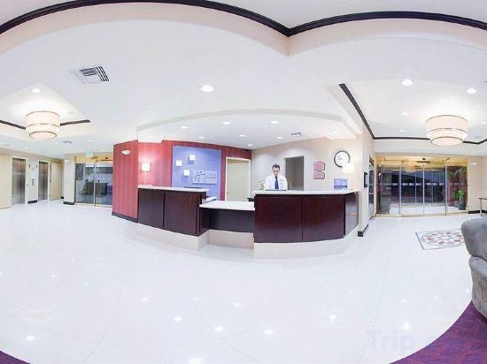 Фото Holiday Inn Express Hotel & Suites Hollywood Walk of Fame, an IHG Hotel