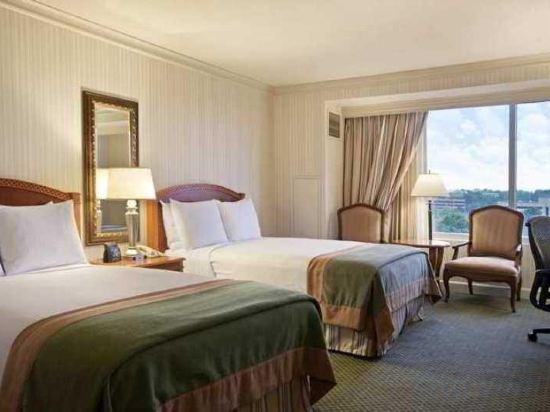 Фото Hilton McLean Tysons Corner