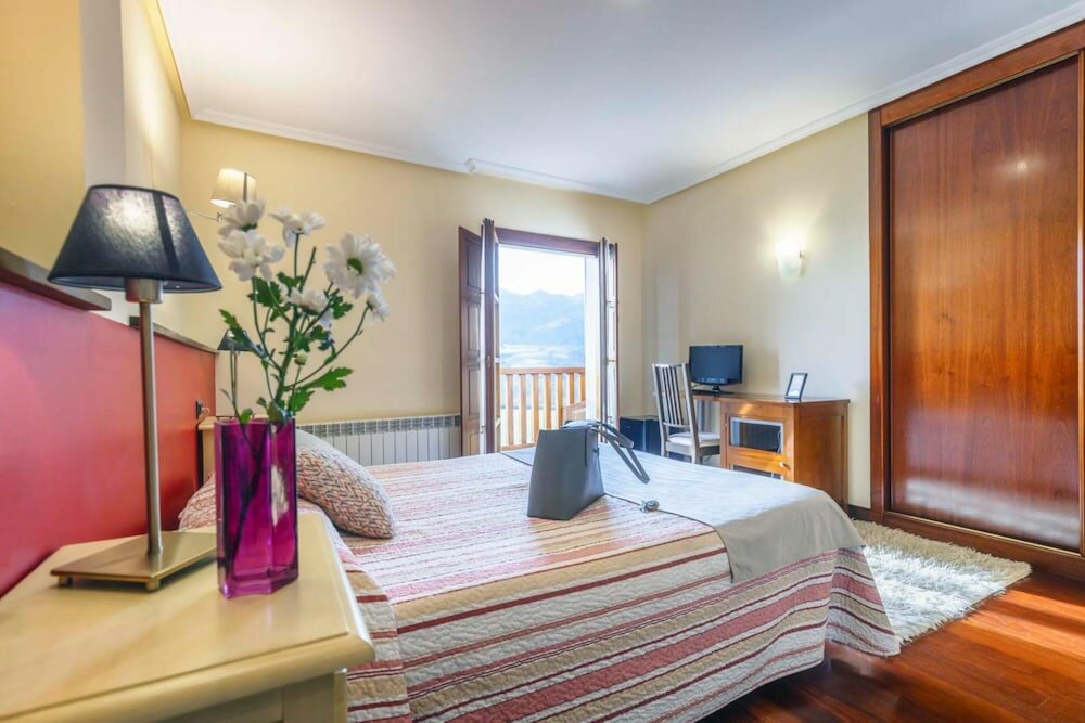 Фото Hotel Puerta del Oriente