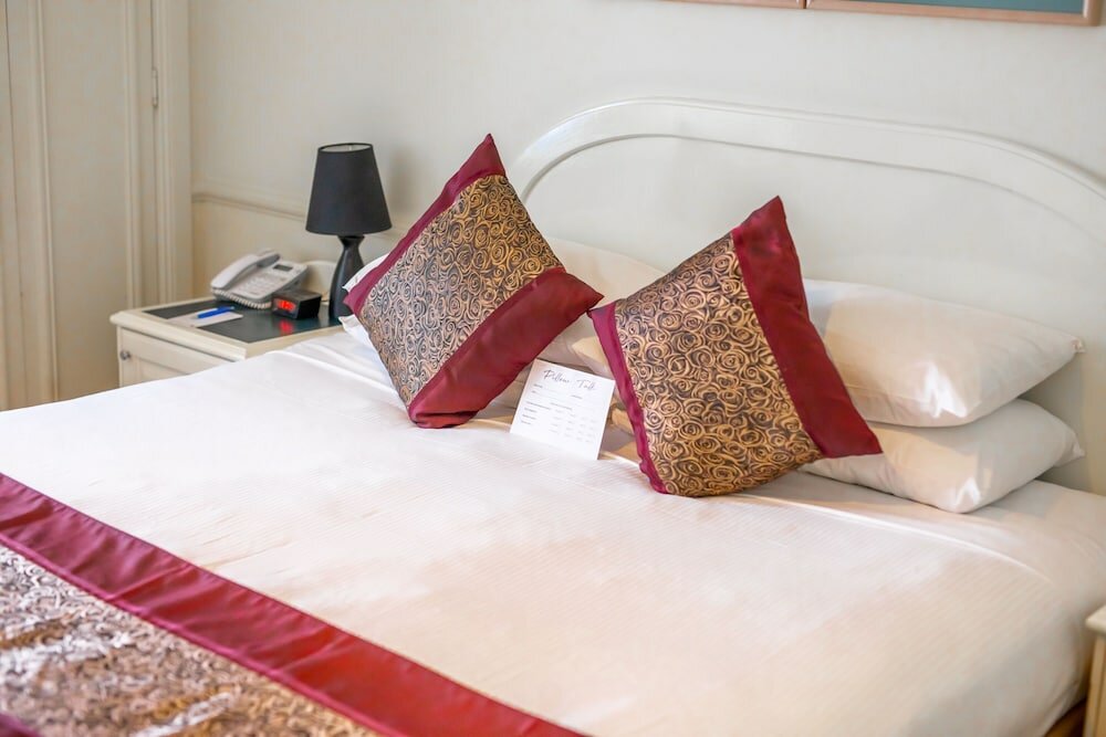 Фото Twin Towers Inn