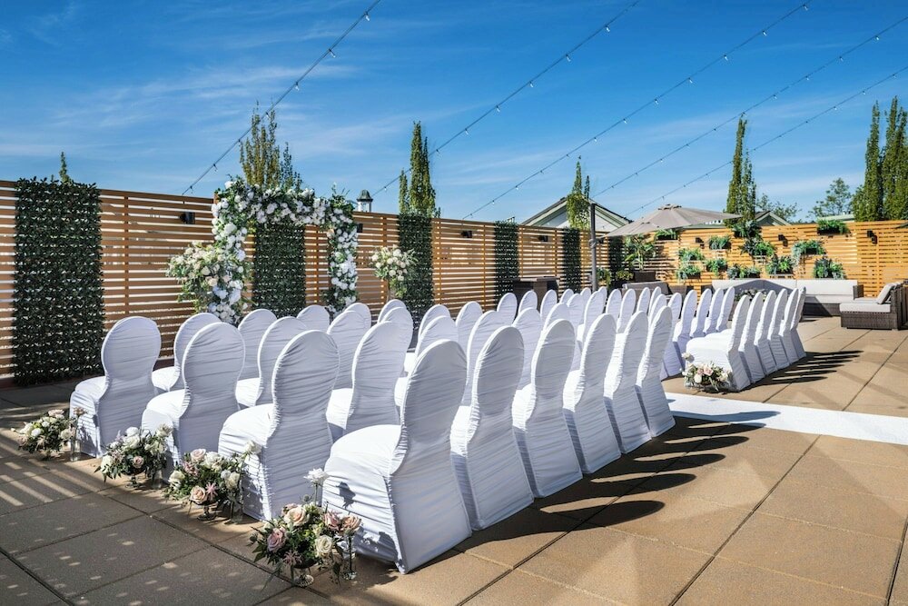 Фото Sheraton Vancouver Guildford Hotel