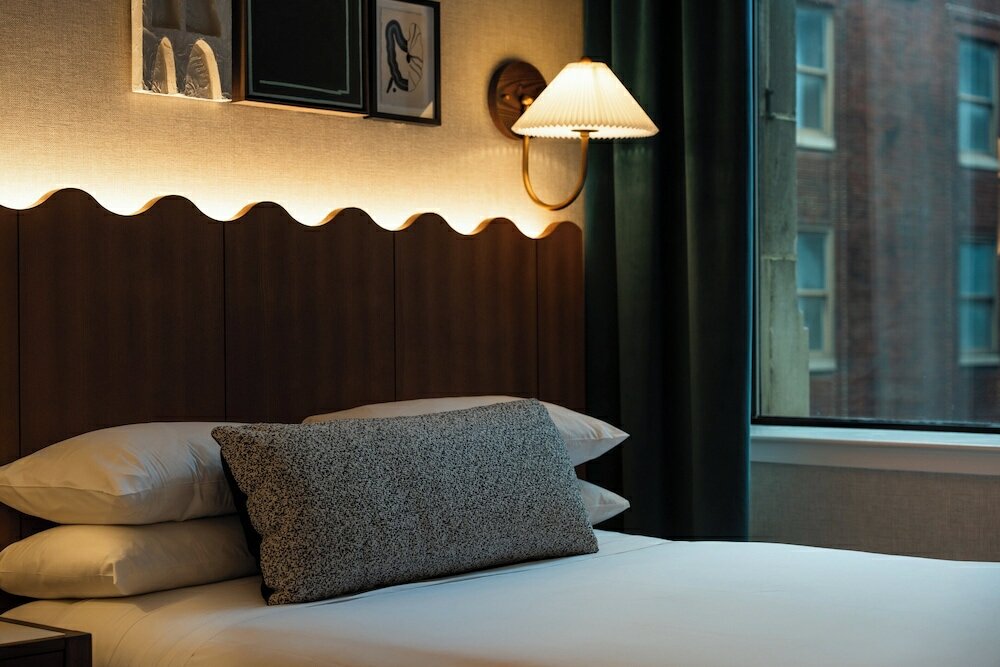 Фото Kimpton Hotel Monaco Baltimore Inner Harbor, an Ihg Hotel