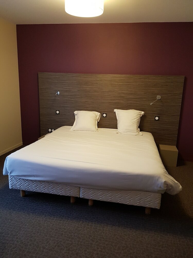 Фото Logis Hôtel À La Bonne Auberge