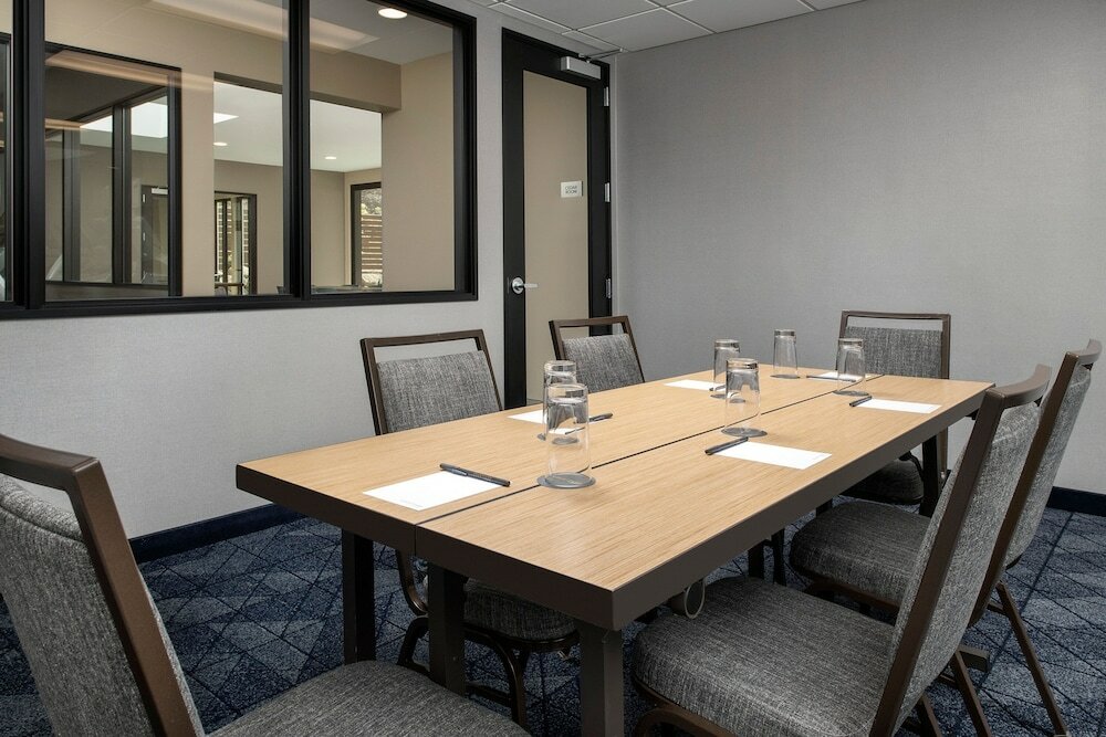 Фото Courtyard by Marriott Portland Tigard