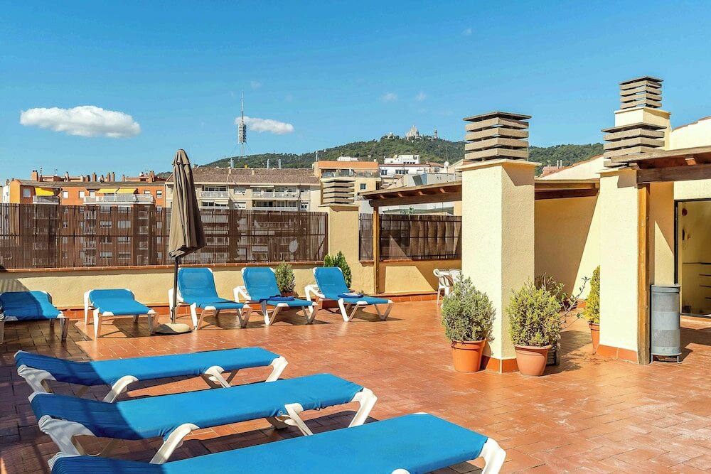 Фото Aparthotel Bertran