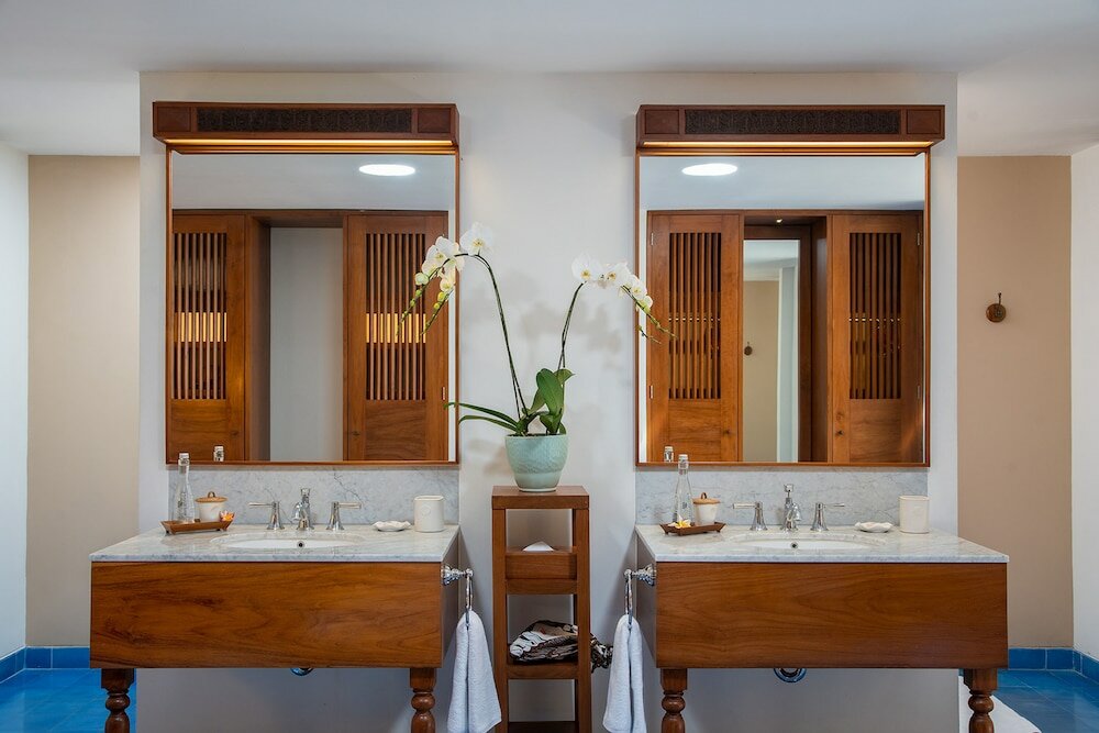 Фото Tandjung Sari Hotel