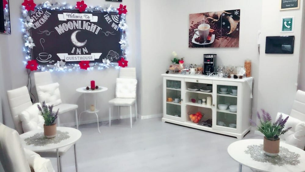 Фото Moonlight Inn Guest House