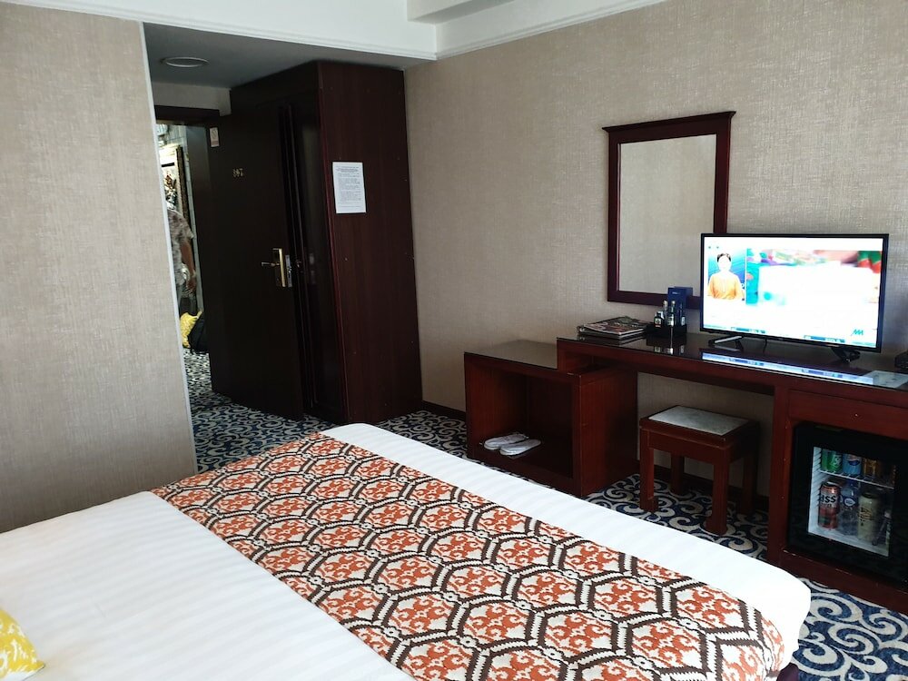 Фото New West Hotel