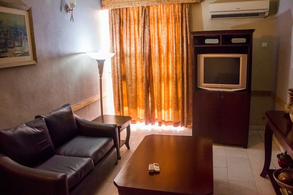 Фото Heritage House Square Hotel