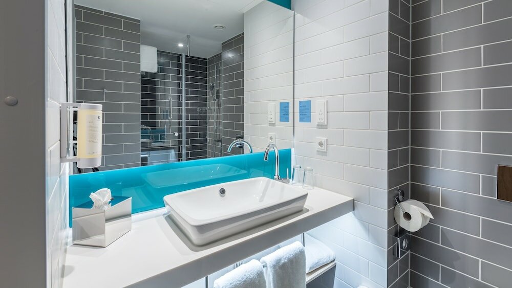 Фото Holiday Inn Express Düsseldorf Hauptbahnhof