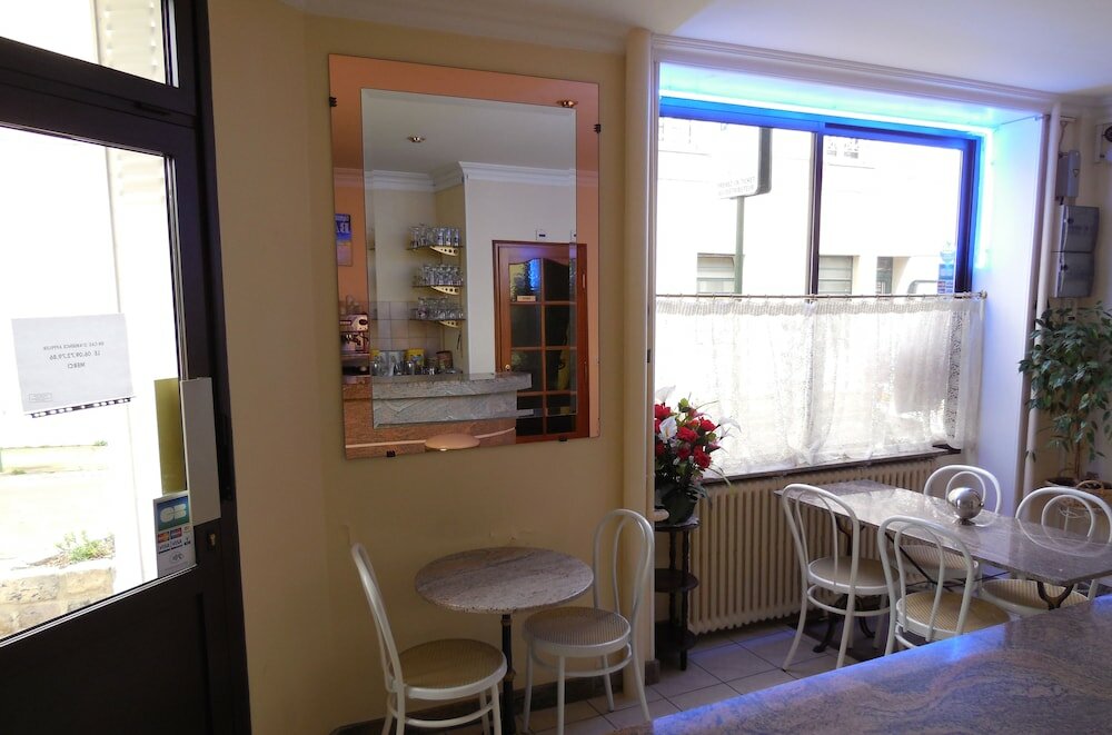 Фото Hôtel Le Petit Château