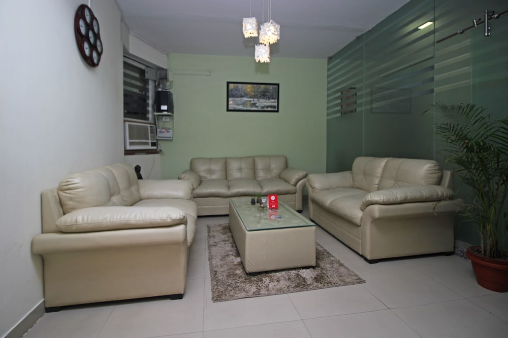 Фото Oyo 9046 Hotel Metro Star