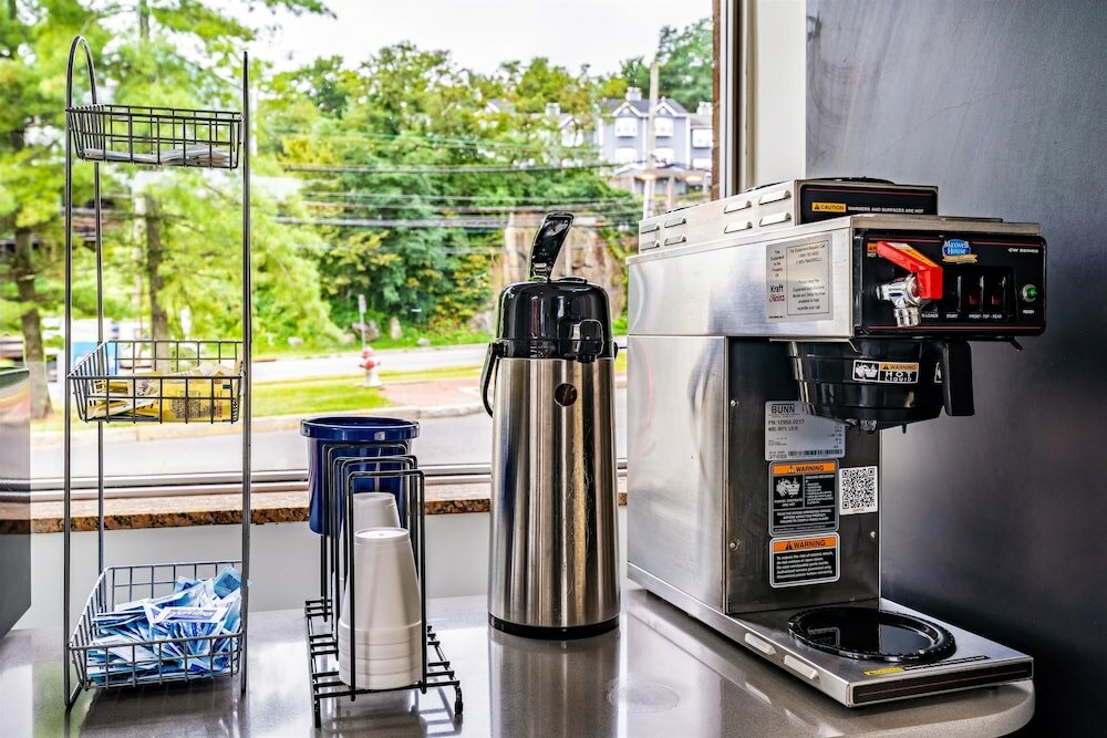 Фото Motel 6 Elmsford, Ny - White Plains