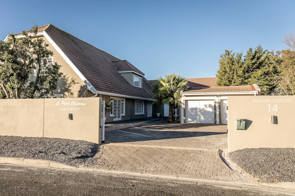 Фото Le Petit Chateau