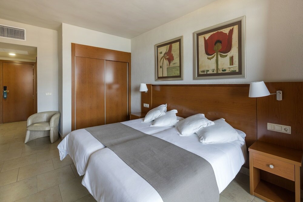 Фото Hotel Las Palmeras Affiliated by Fergus