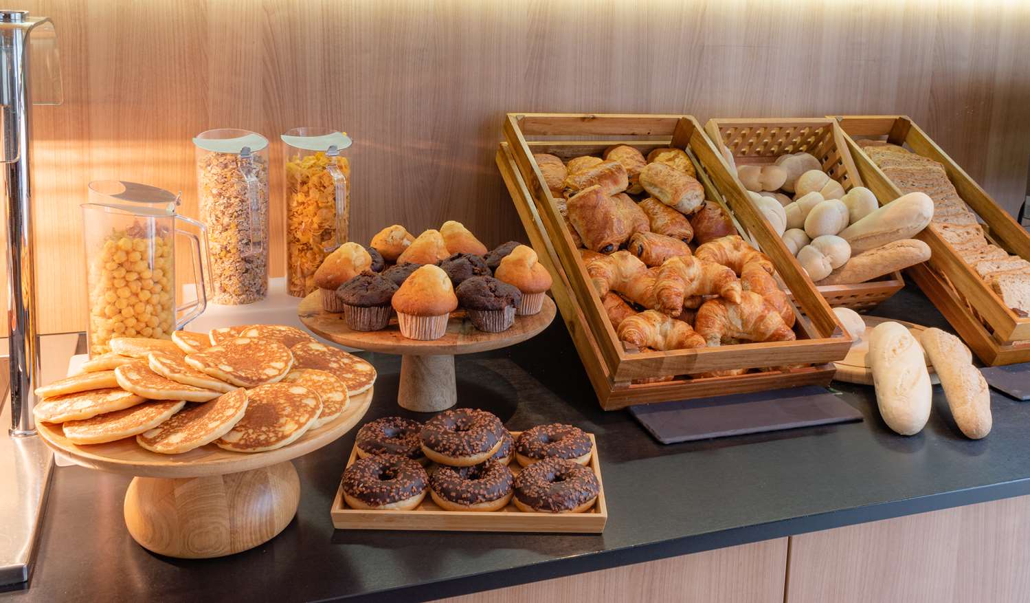 Фото Hilton Garden Inn Brussels City Centre