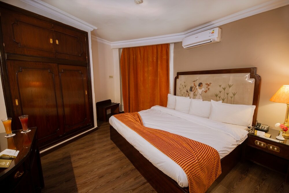 Фото Zayed Hotel