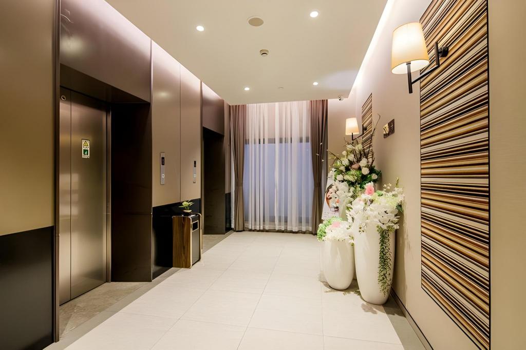 Фото Homeinn Plus Hotel Shanghai Bund Jinling East Road