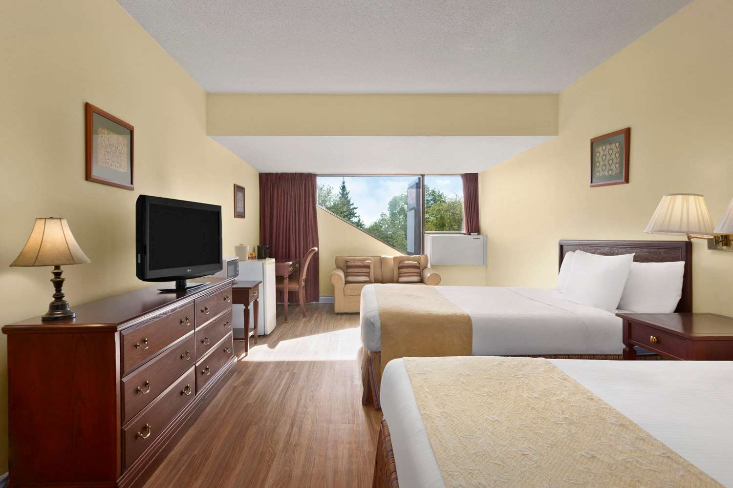 Фото Strata Hotel