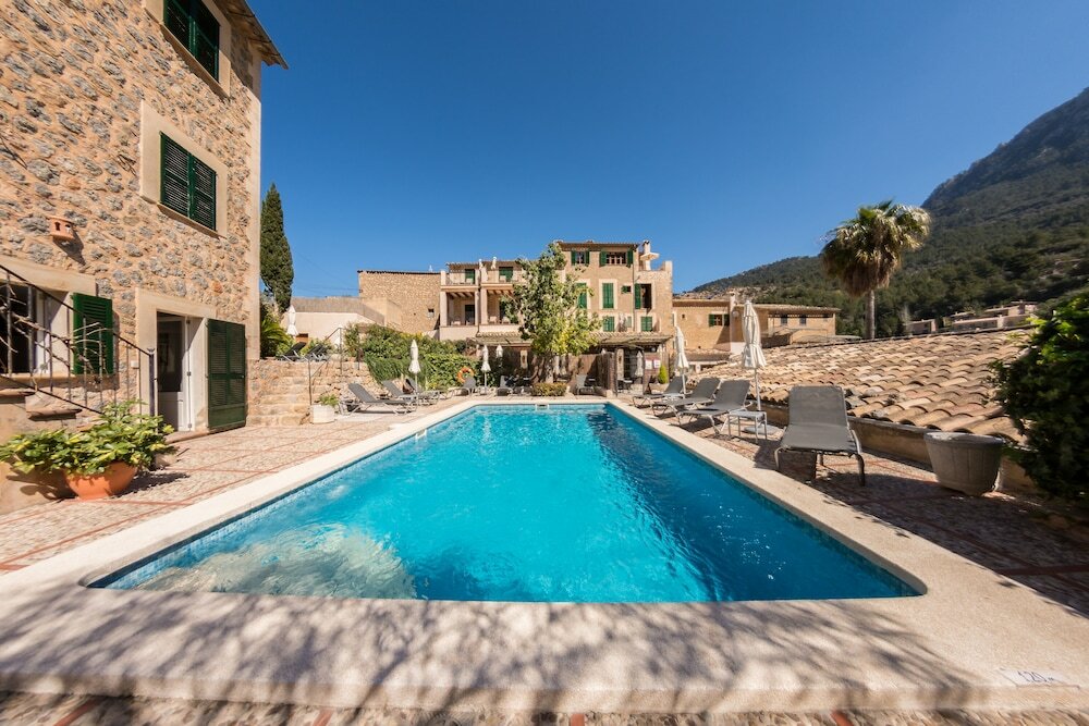 Фото Hotel y Apartamentos Des Puig