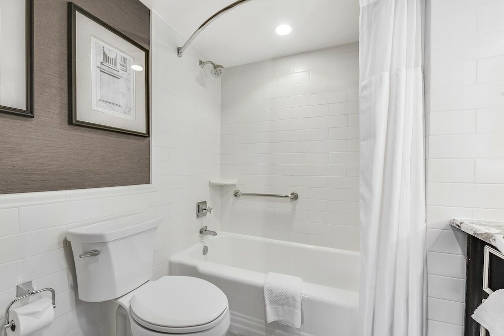 Фото The Madison Hotel