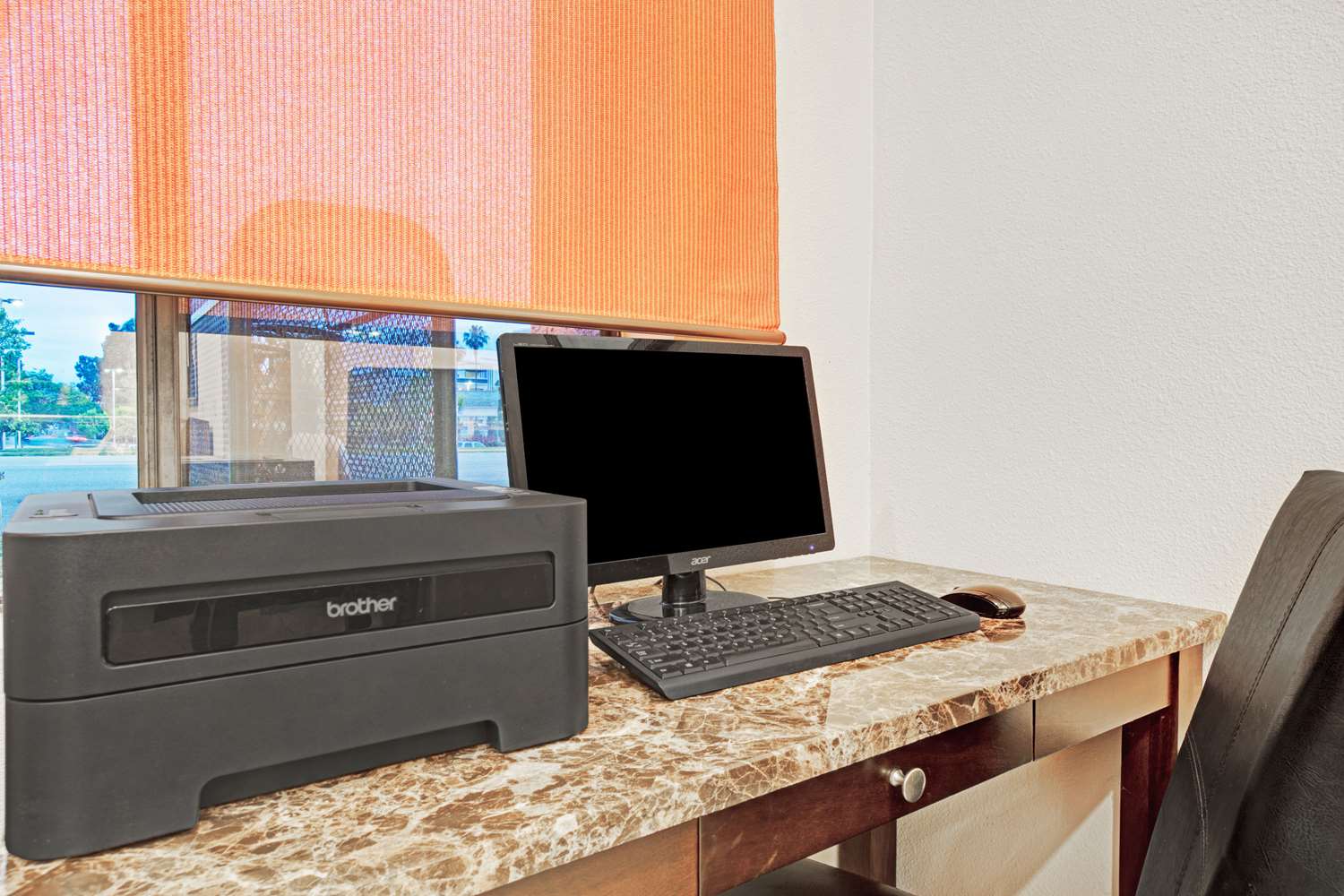 Фото Howard Johnson by Wyndham Torrance