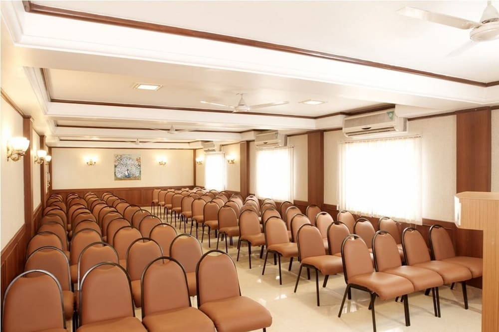 Фото Nahar Manchester Inn