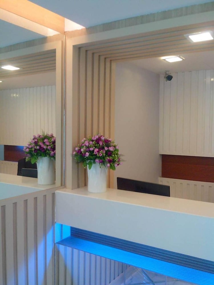 Фото Nantra Ploenchit Hotel