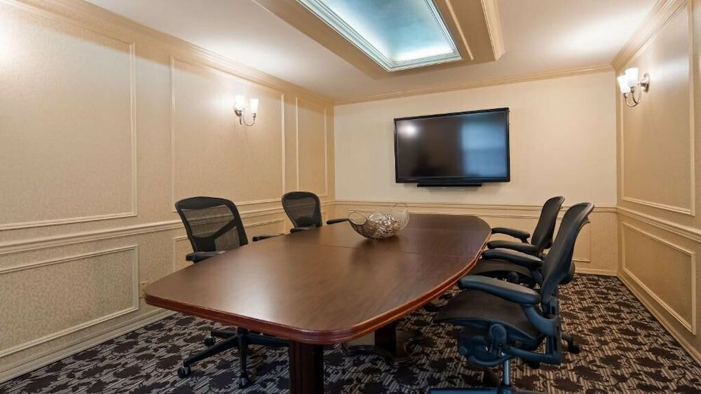 Фото Wingate by Wyndham Bellingham Heritage Inn