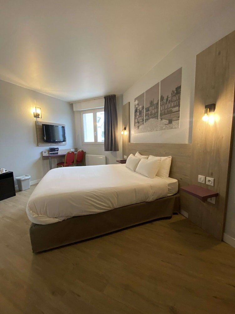 Фото Hotel Kyriad Saint Fargeau Ponthierry Apollonia