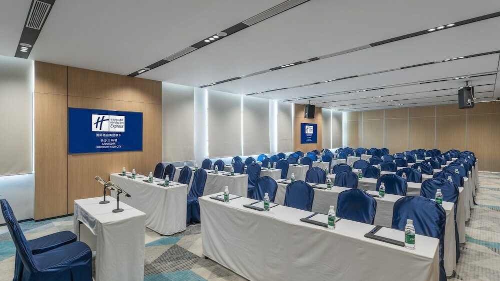 Фото Holiday Inn Express Changsha University Tech City, an Ihg Hotel